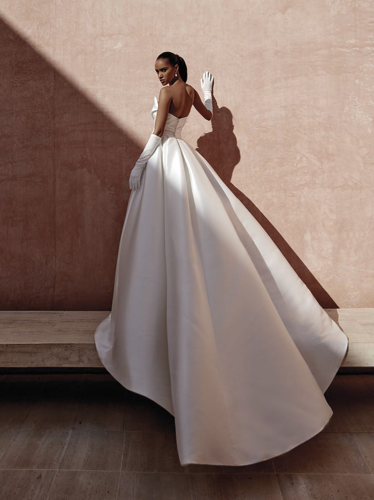 pronovias LANDON | Vestido de novia princesa con palabra de honor | Pronovias Oferta especial de fábrica