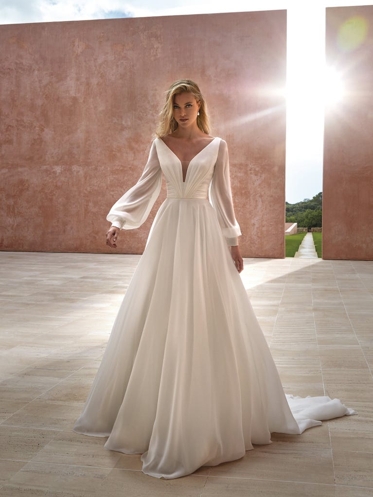 pronovias ASMARA | Vestido de novia corte en a con escote de pico | Pronovias Solo queda un día
