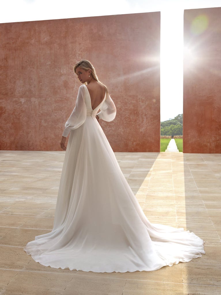 pronovias ASMARA | Vestido de novia corte en a con escote de pico | Pronovias Solo queda un día
