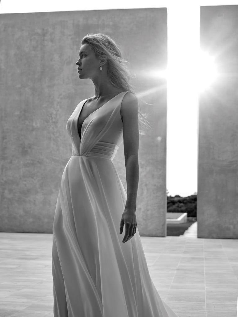pronovias ASMARA | Vestido de novia corte en a con escote de pico | Pronovias Solo queda un día