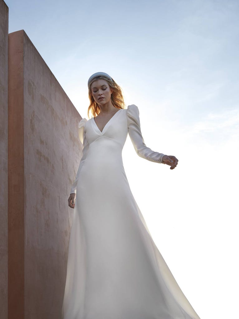 pronovias AMIS | Vestido de novia corte en a con escote de pico | Pronovias Grandes descuentos