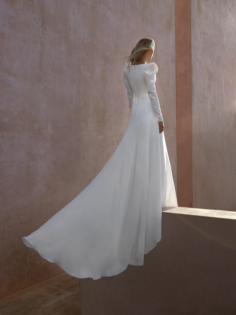 pronovias AMIS | Vestido de novia corte en a con escote de pico | Pronovias Grandes descuentos