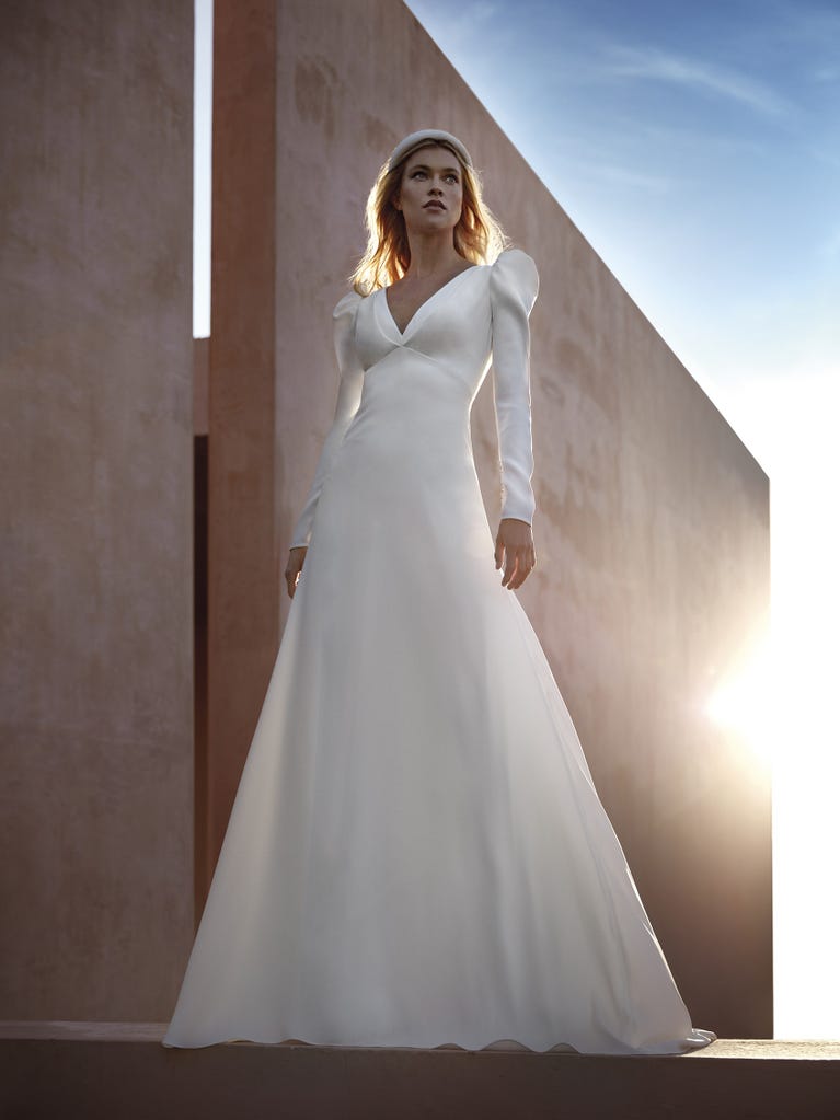 pronovias AMIS | Vestido de novia corte en a con escote de pico | Pronovias Grandes descuentos