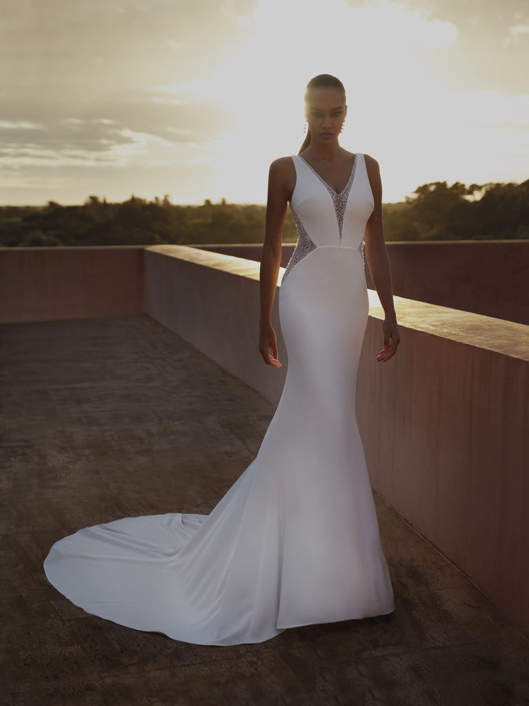 pronovias SEEA | Vestido de novia sirena con escote de pico | Pronovias Liquidación