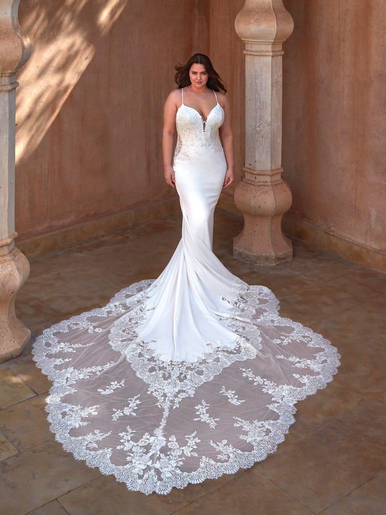 pronovias ROANNA | Vestido de novia sirena con escote de pico | Pronovias Tienda de fábrica