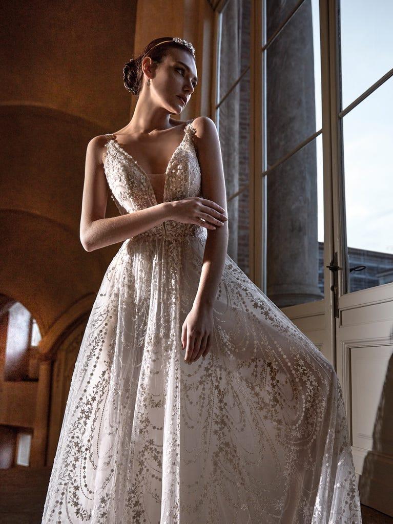pronovias LULIT | Vestido de novia corte en a con escote de pico En oferta