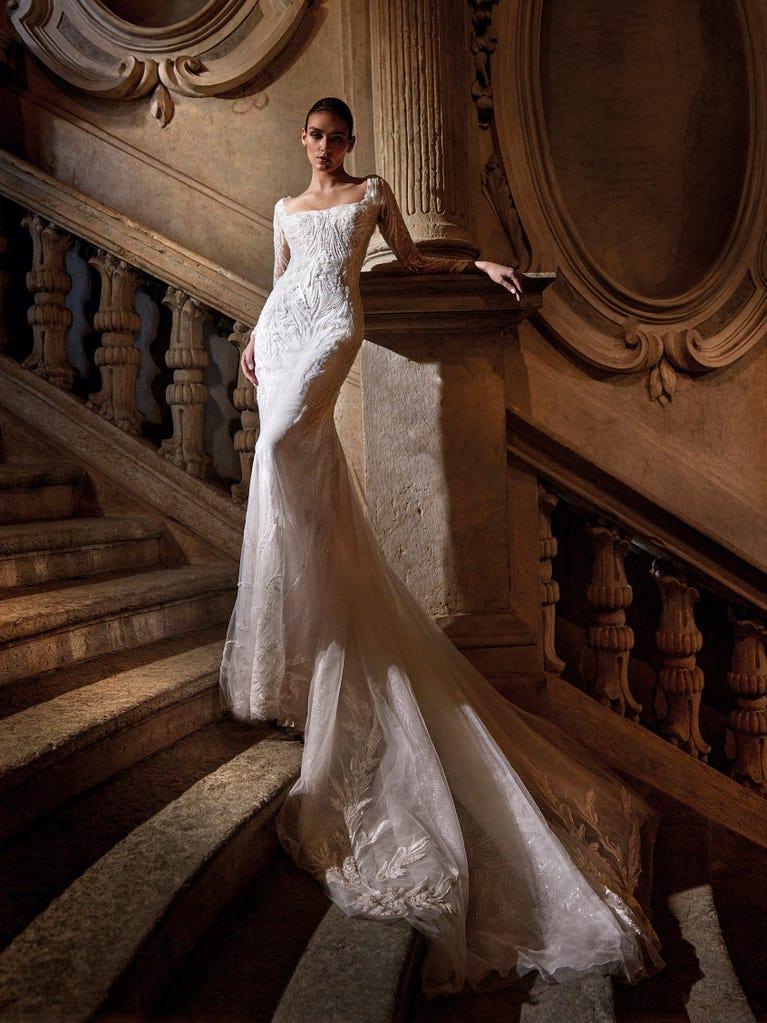 pronovias AMETRINE | Vestido de novia sirena con escote cuadrado