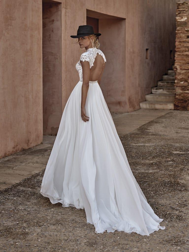 pronovias MARBURG | Vestido de novia corte en a con cuello cisne | Pronovias Ofertas especiales
