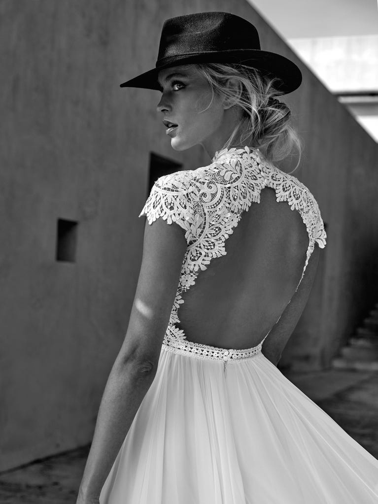 pronovias MARBURG | Vestido de novia corte en a con cuello cisne | Pronovias Ofertas especiales