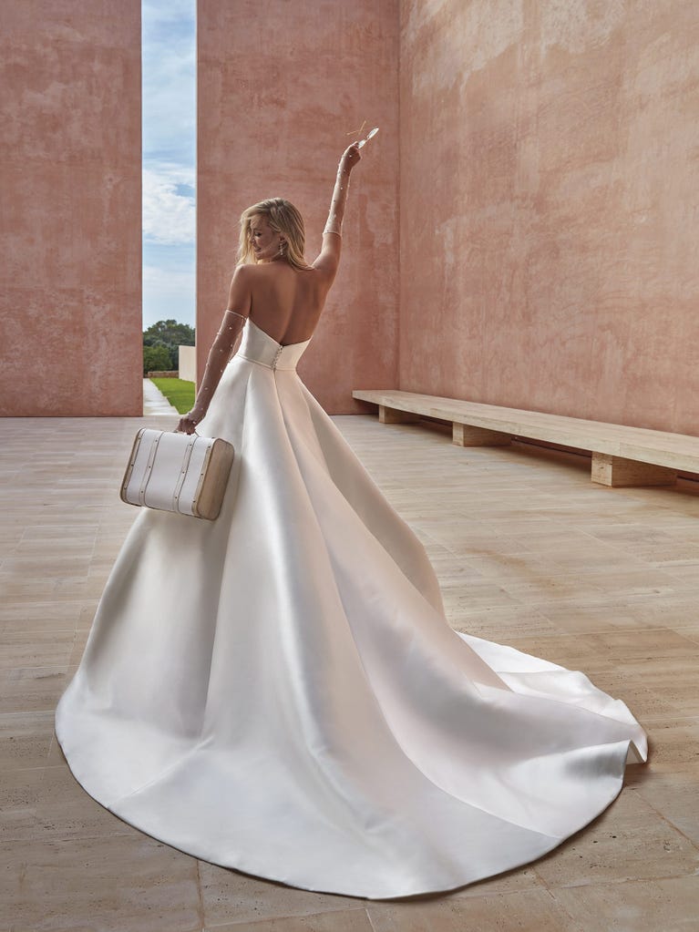 pronovias OZEN | Vestido de novia corte en a con escote de pico | Pronovias Precio ultrabajo