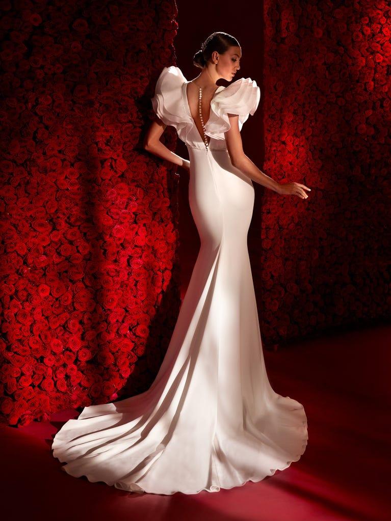 pronovias WOOLF | Vestido de novia sirena con escote de pico | Atelier Pronovias Venta caliente