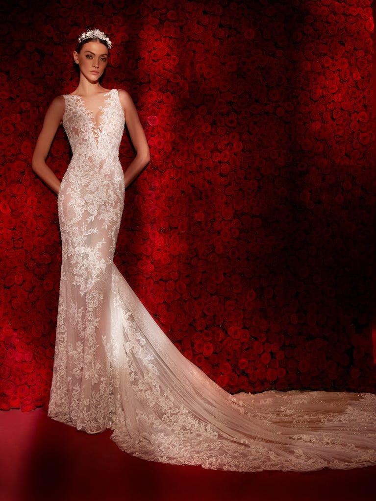 pronovias DESSAY | Vestido de novia sirena con escote de pico | Atelier Pronovias En oferta