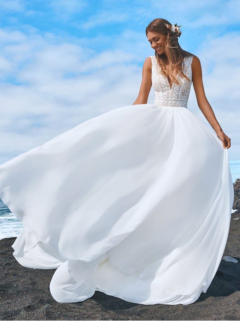 pronovias Vestido de novia evasee con escote de pico | Pronovias Gran oferta
