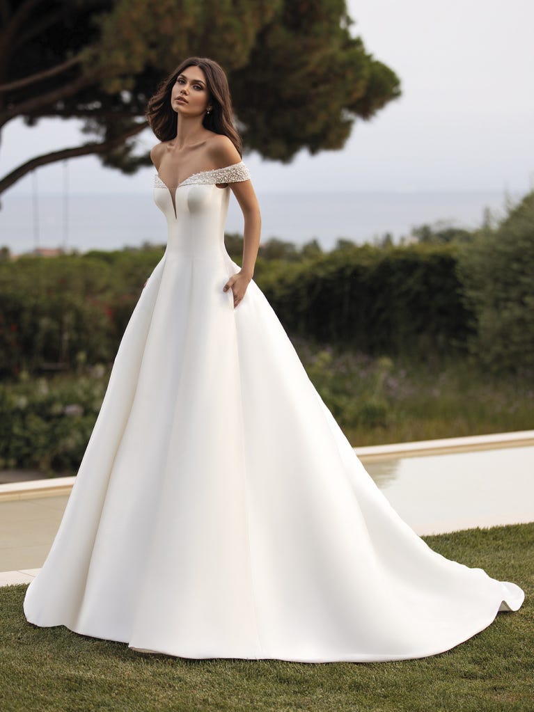pronovias Vestido princesa con manguitos y espalda descubierta en mikado | Pronovias Tienda
