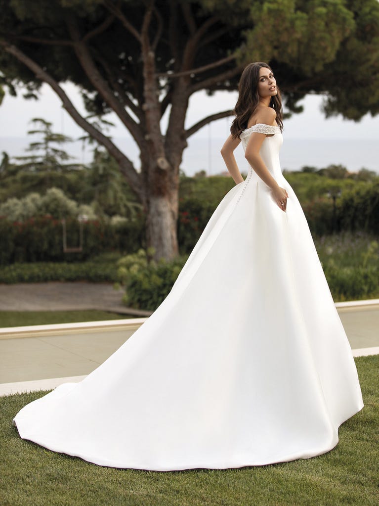 pronovias Vestido princesa con manguitos y espalda descubierta en mikado | Pronovias Tienda