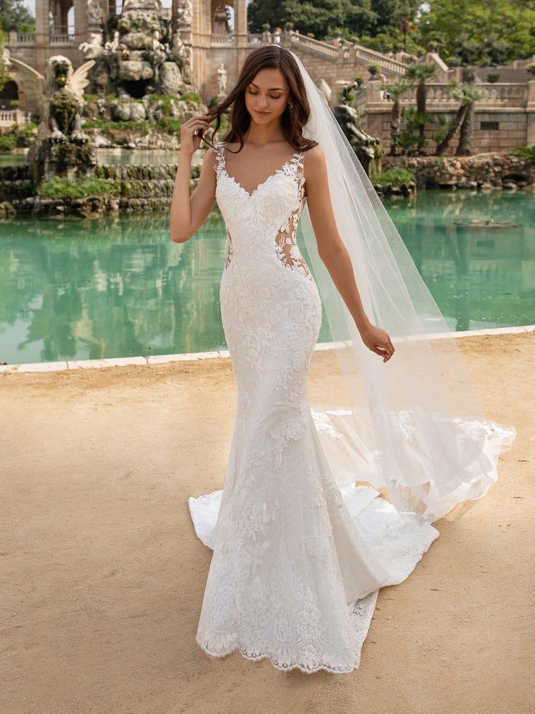 pronovias Vestido de novia de encaje con corte sirena y escote pico | Pronovias Mejor oferta