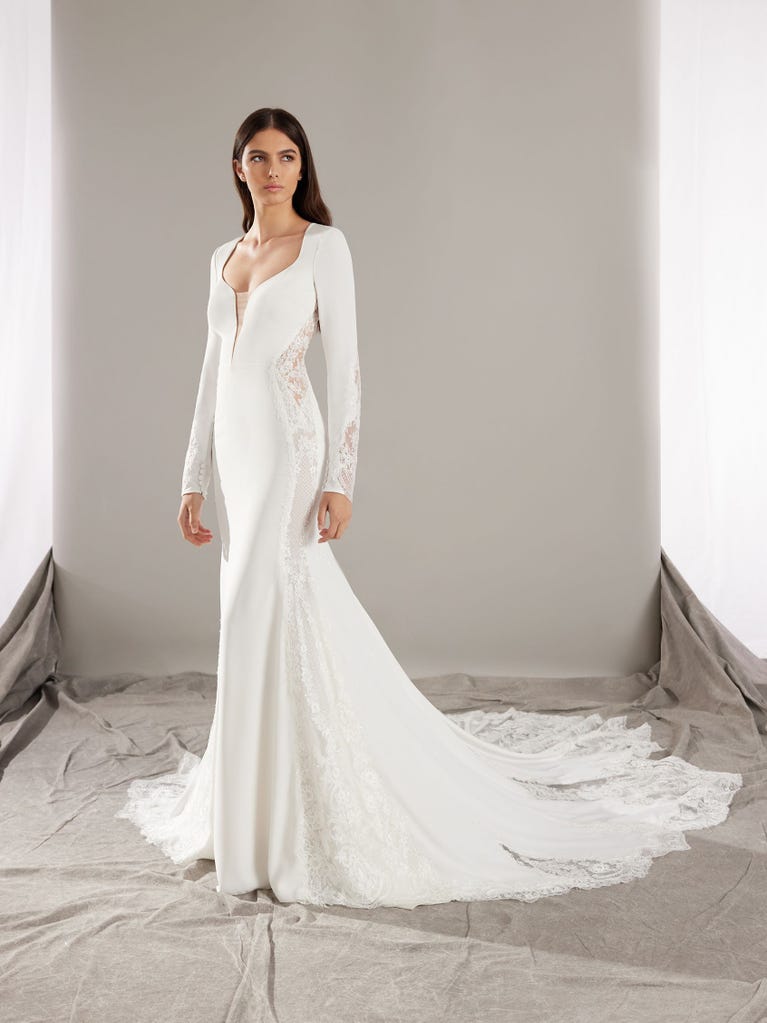 pronovias VENERA | Vestido de novia sirena con escote de pico | Pronovias Envío gratis
