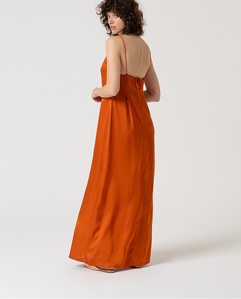 surkana Vestido largo satinado y fluido liso Teja Tienda de fábrica