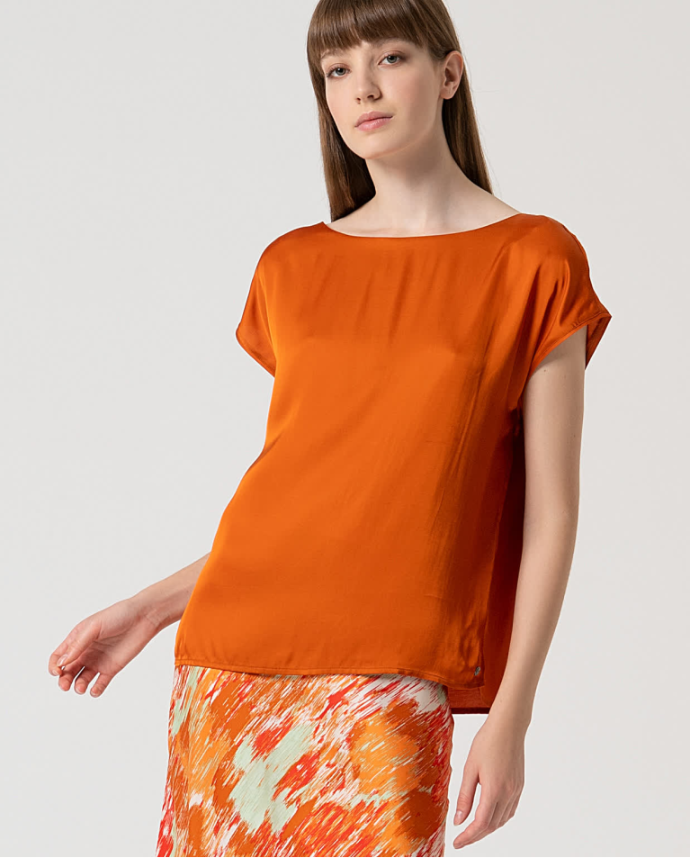 surkana Camiseta satinada con cuello barco Teja