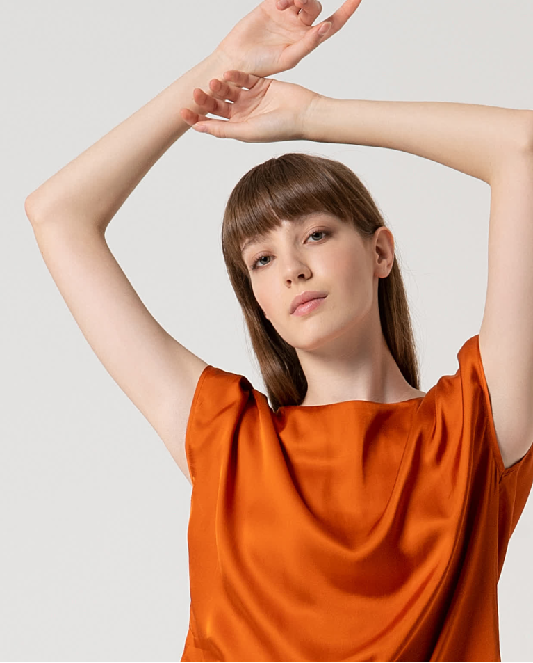 surkana Camiseta satinada con cuello barco Teja Ahorra y exporta
