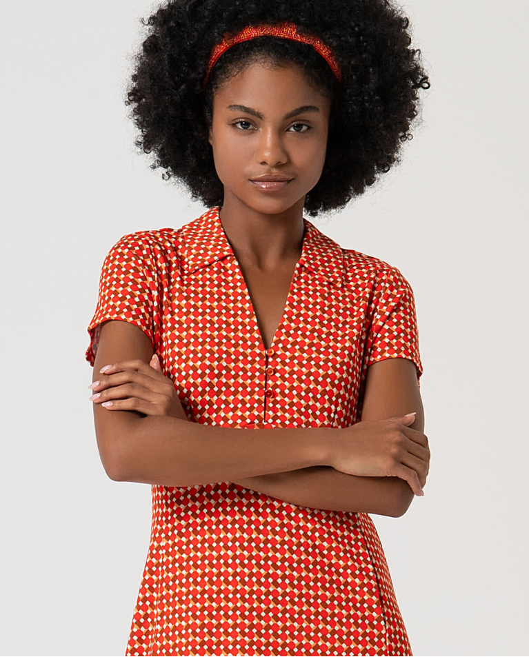surkana Vestido corto elástico camisero Rojo Ofertas