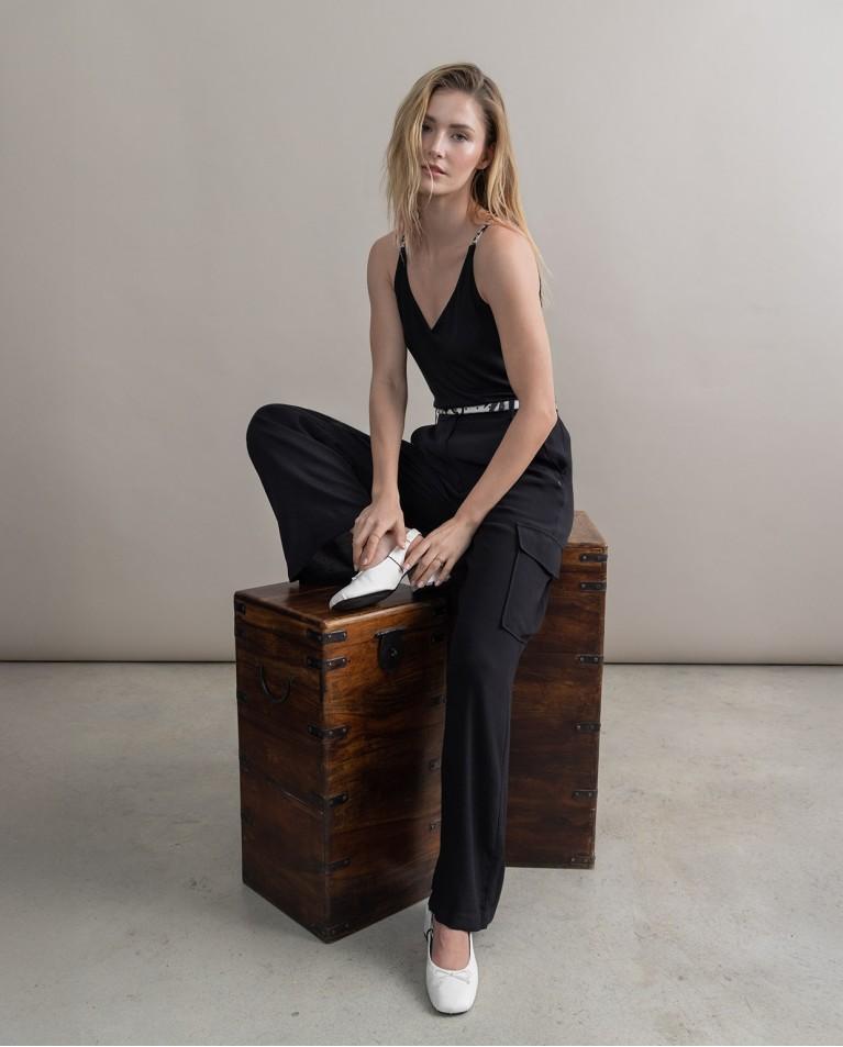 surkana Pantalón cargo crepe viscosa liso Negro Última moda
