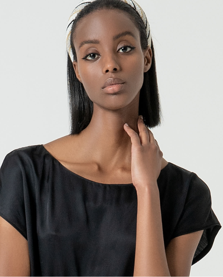 surkana Camiseta satinada con cuello barco Negro Oferta especial de fábrica
