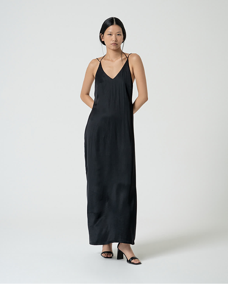surkana Vestido largo satinado y fluido liso Negro