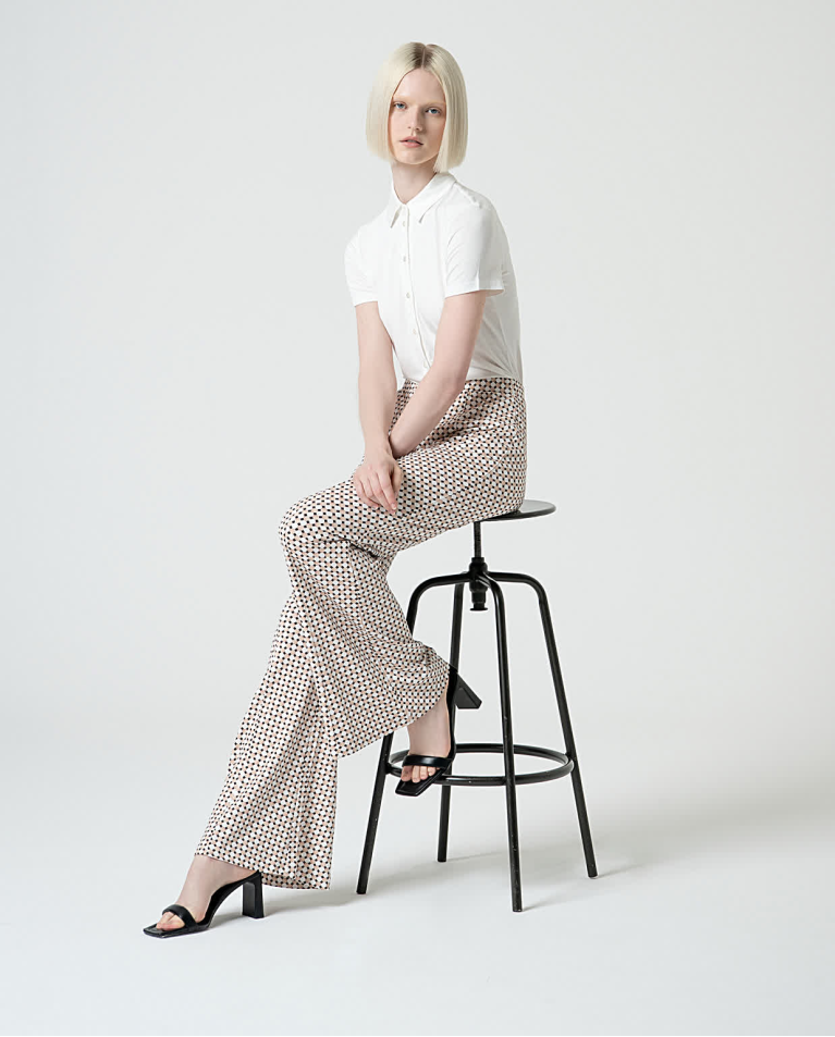 surkana Pantalón flare elástico estampado Blanco Roto Envío internacional gratuito