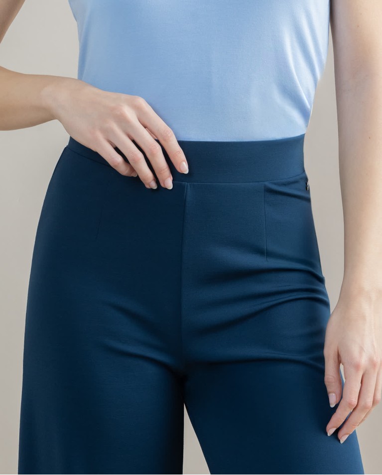 surkana Pantalón cropped elástico liso Azul petróleo Precio ultrabajo