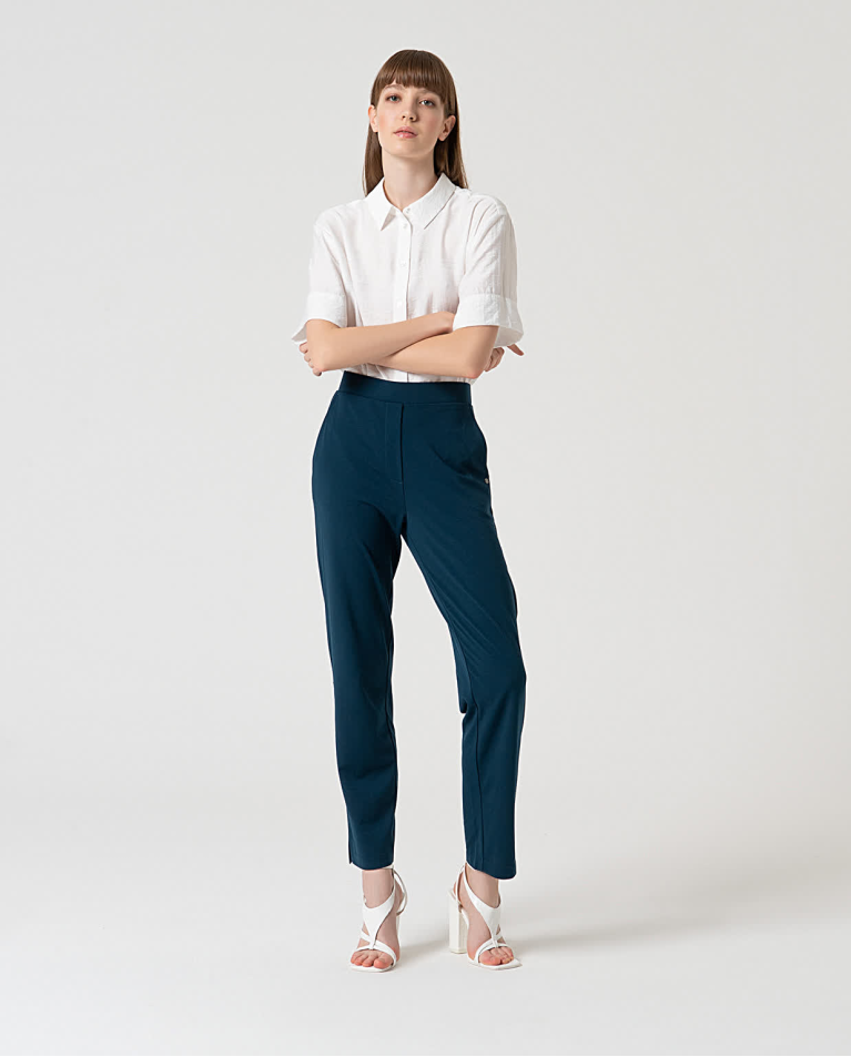 surkana Pantalón pitillo elástico liso Azul petróleo 2025