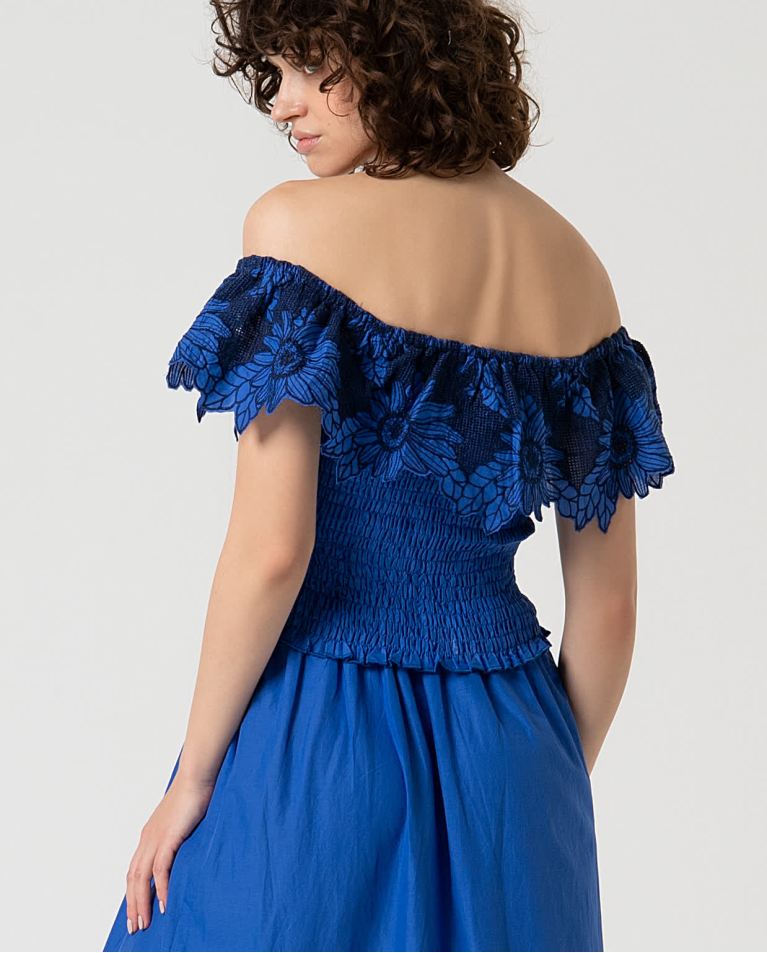 surkana Top crop con escote bardot bordado Azul Cobalto Oferta exclusiva