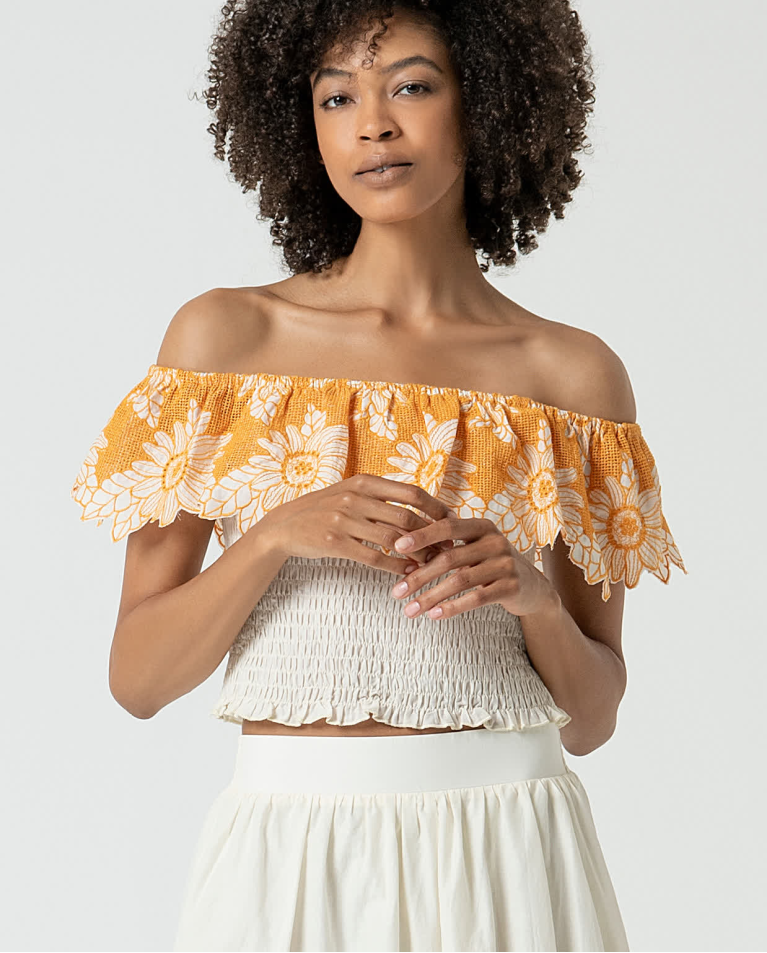 surkana Top crop con escote bardot bordado Beige