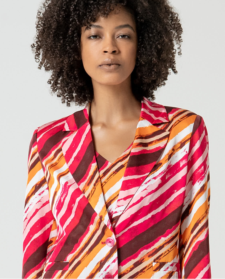 surkana Blazer satinada cruzada estampada Fucsia Ofertas de temporada