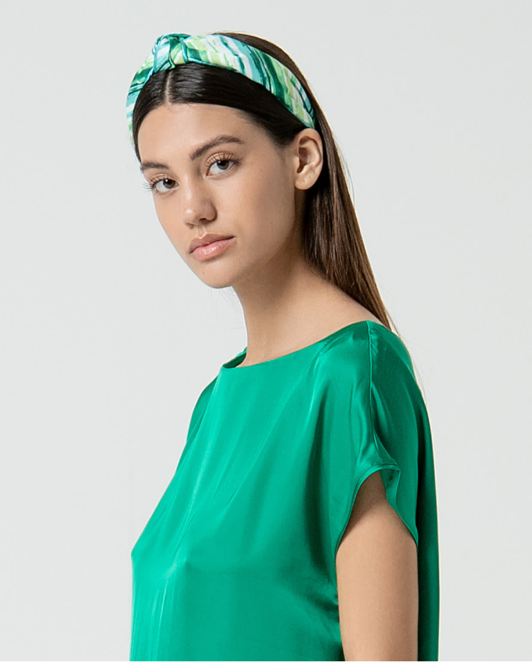 surkana Camiseta satinada con cuello barco Verde Billiar Ahorra y exporta