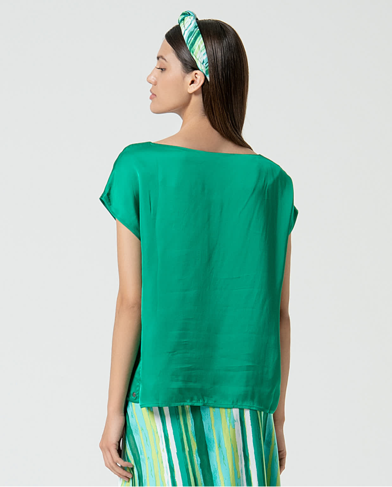 surkana Camiseta satinada con cuello barco Verde Billiar Ahorra y exporta