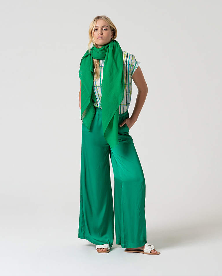 surkana Pantalón wide leg satinado liso Verde Billiar En oferta