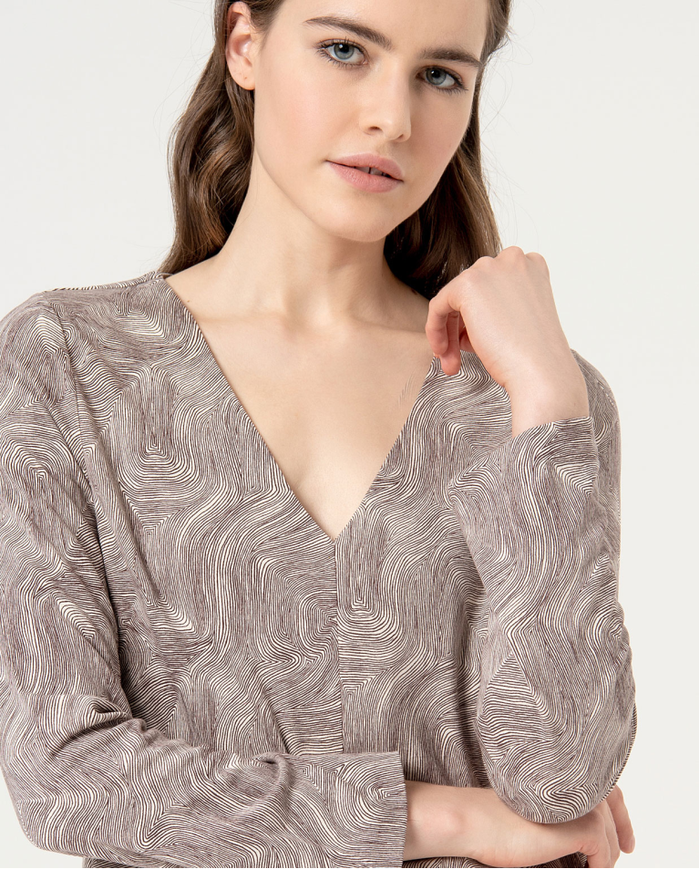 surkana Camiseta elástica escote pico estampada Crudo Tienda
