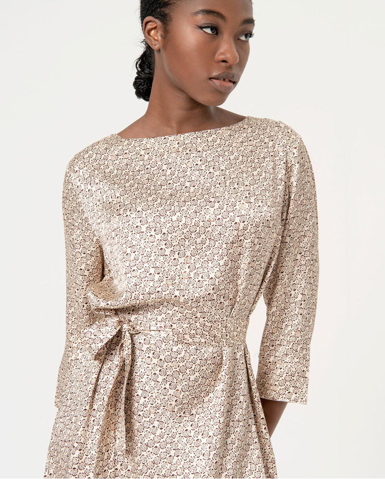 surkana Vestido corto satinado estampado Crudo Envío gratis