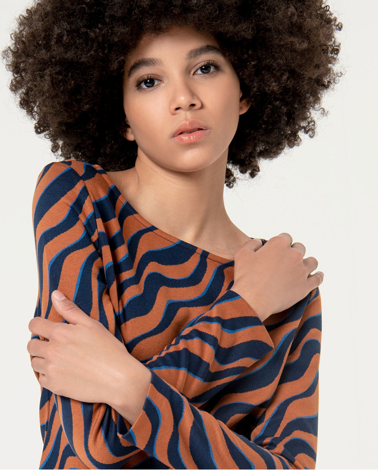 surkana Camiseta jacquard escote barco Marrón En oferta