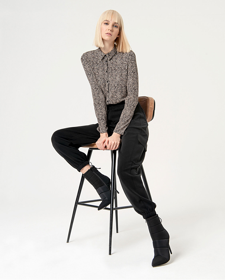 surkana Pantalón cargo elástico liso Negro Oferta especial de fábrica