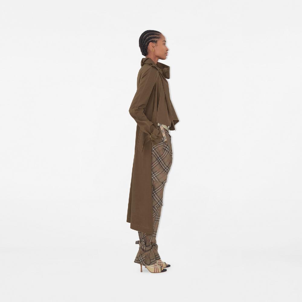 Burberry Trench coat largo en seda estilo bufandaPrecio 2.950 00 € Novedades Limitado a 3 días