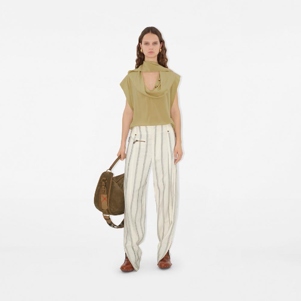 Burberry Blusa en seda con cuello drapeadoPrecio 1.190 00 € Novedades Precios de Black Friday