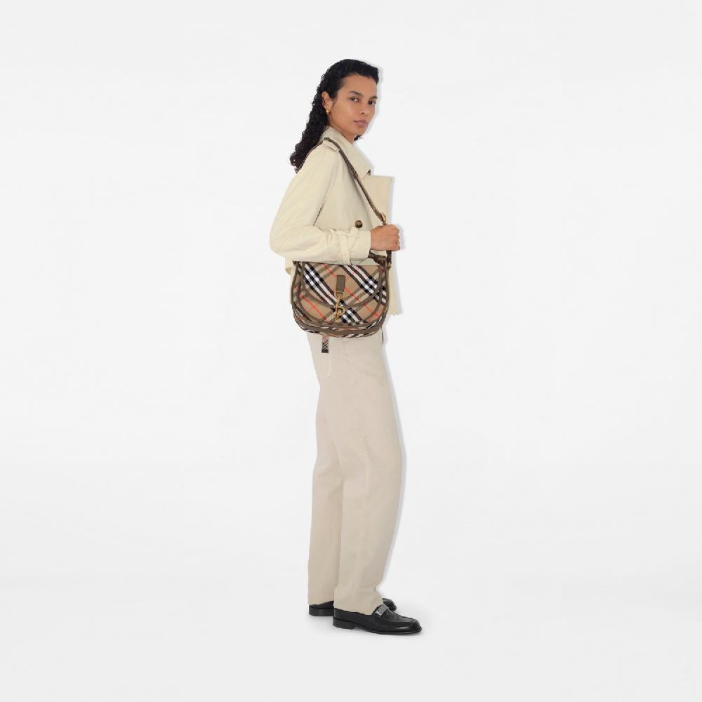 Burberry Bolso messenger B Clip pequeñoPrecio 1.890 00 € Pasarela En oferta