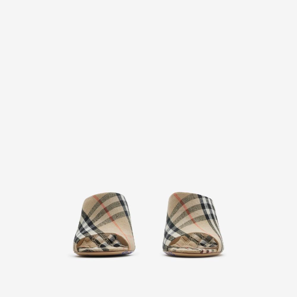 Burberry Zuecos Mews CheckPrecio 650 00 € Novedades Precio ultrabajo