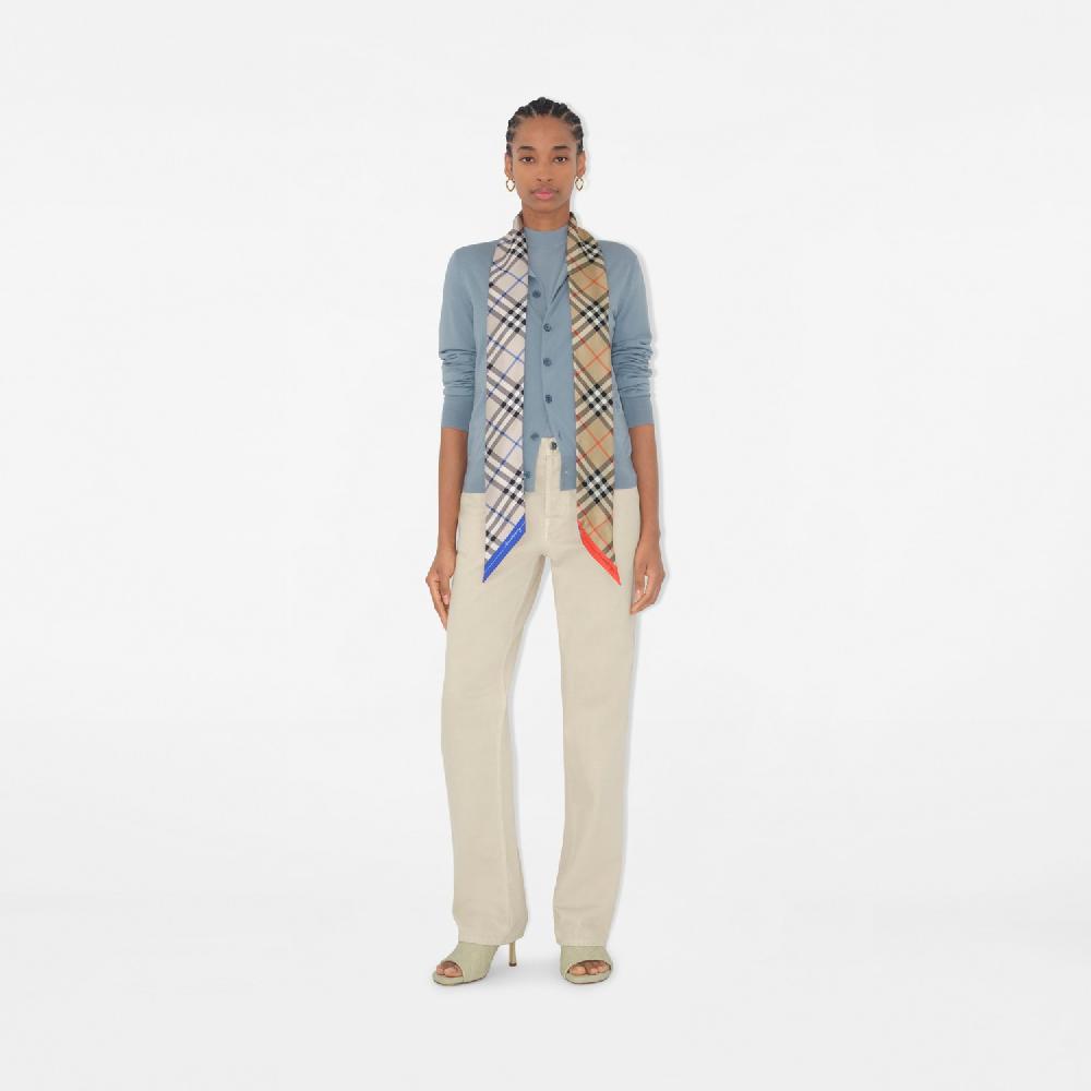 Burberry Pañuelo estrecho en seda con motivos Check contrastantesPrecio 190 00 € Novedades Rebajas baratas