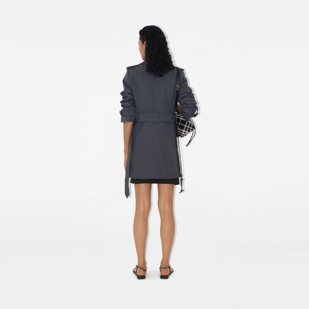 Burberry Trench coat corto en mezcla de algodónPrecio 2.190 00 € Novedades ÚLTIMAS EDICIONES