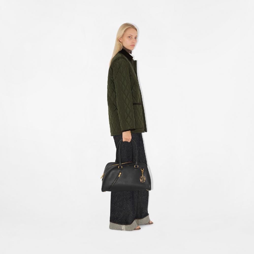 Burberry Chaqueta rústica acolchada en nailonPrecio 1.250 00 € Novedades Tienda de fábrica