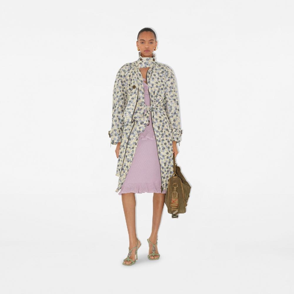 Burberry Abrigo tres cuartos largo y ligero con estampado de margaritasPrecio 2.790 00 € Novedades Libre de impuestos
