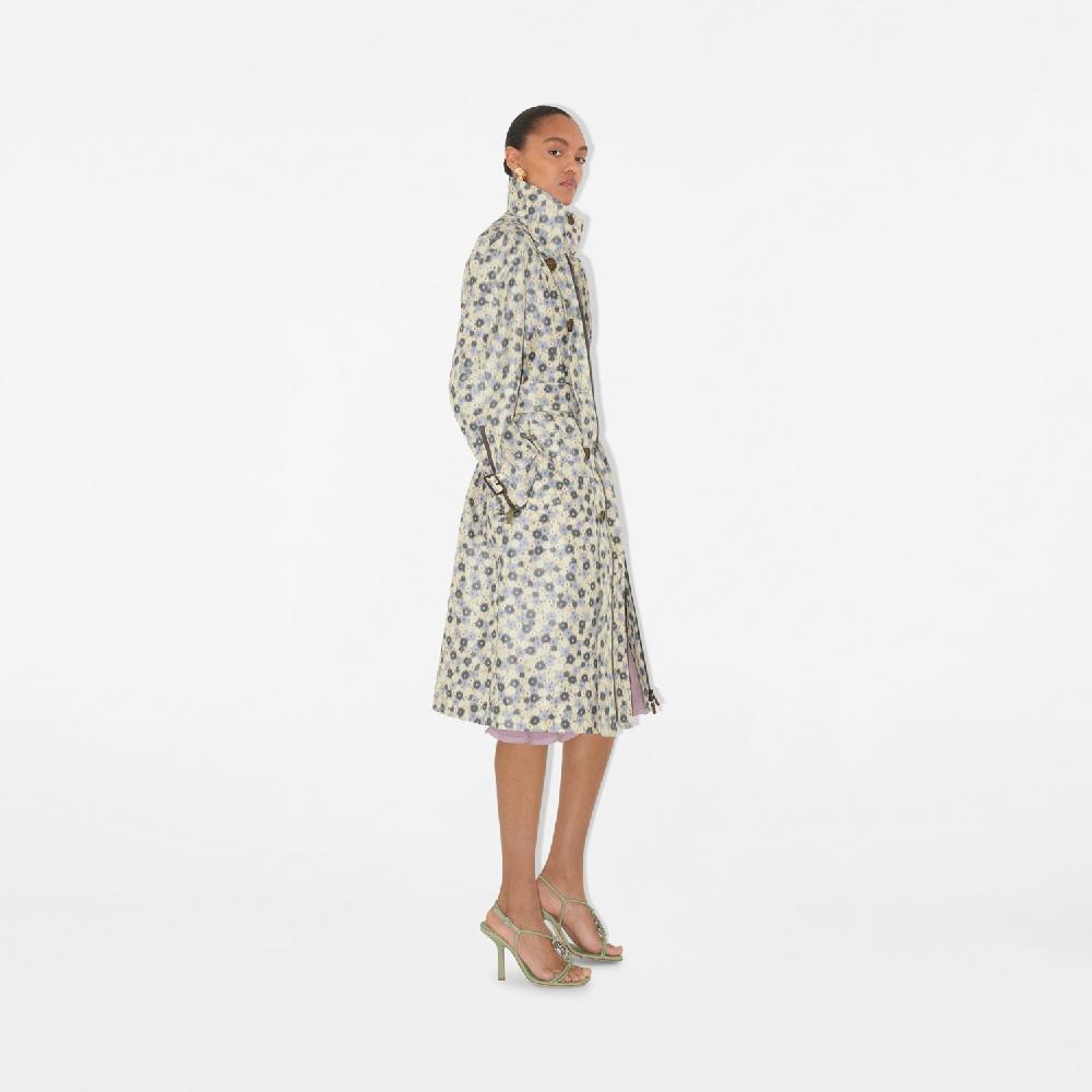 Burberry Abrigo tres cuartos largo y ligero con estampado de margaritasPrecio 2.790 00 € Novedades Libre de impuestos